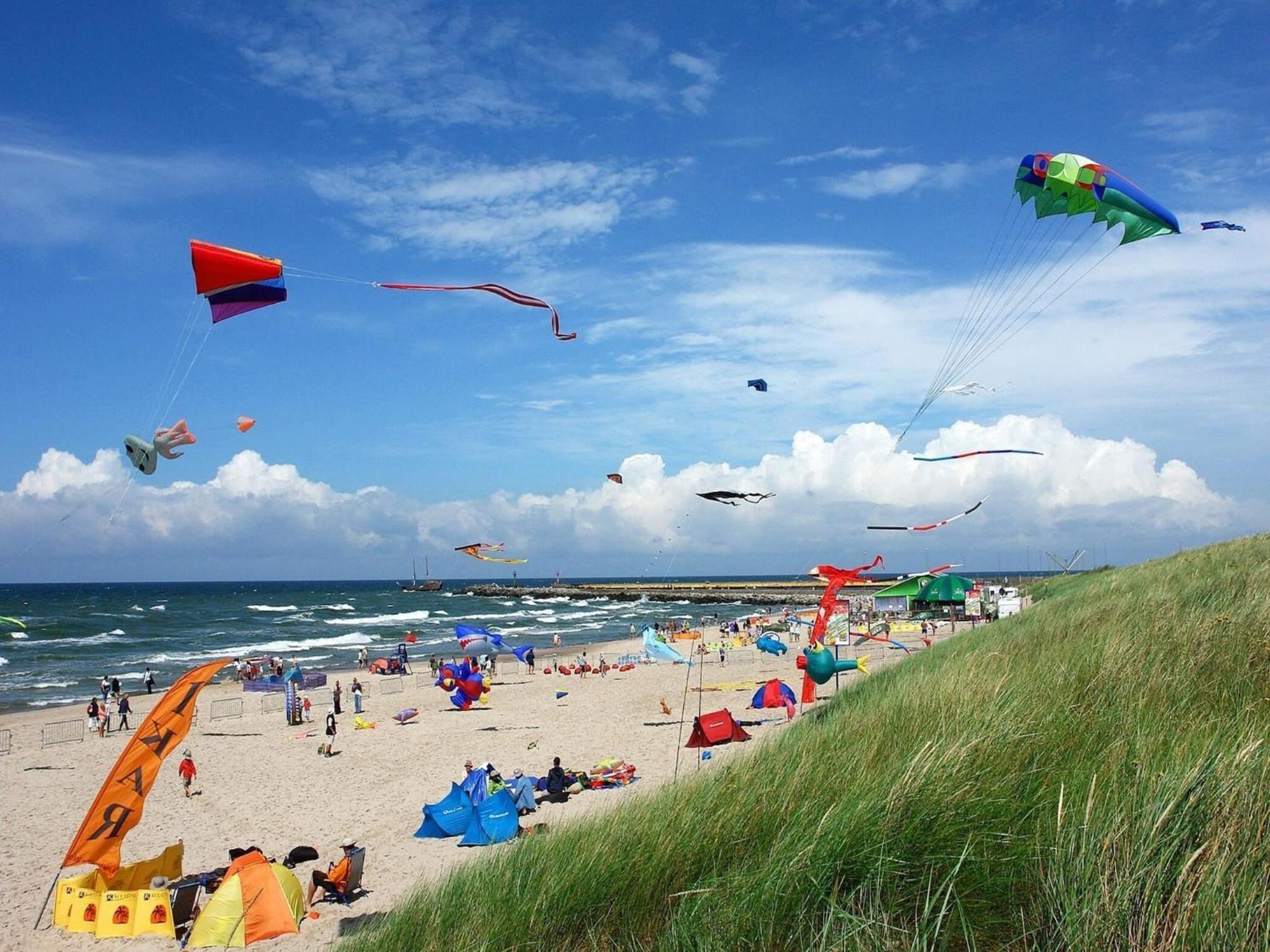 Spacious Holiday Homes Near The Beach In ポビエロボ エクステリア 写真